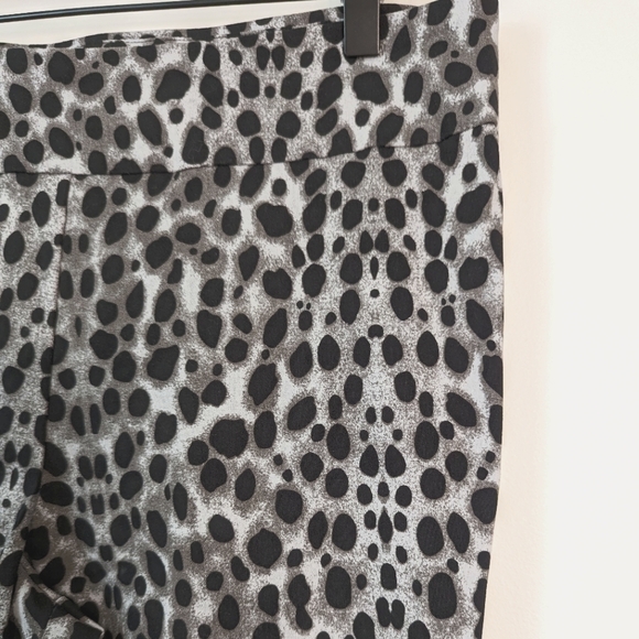 Krazy Larry High Rise Pull On Ankle Pants Size 12 Black Leopard Style P507 EUC - Picture 6 of 9